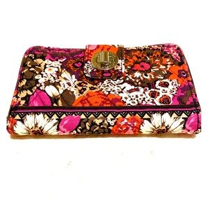 Vera Bradley 🌸 Iconic RFID Turnlock Wallet EUC 🌷